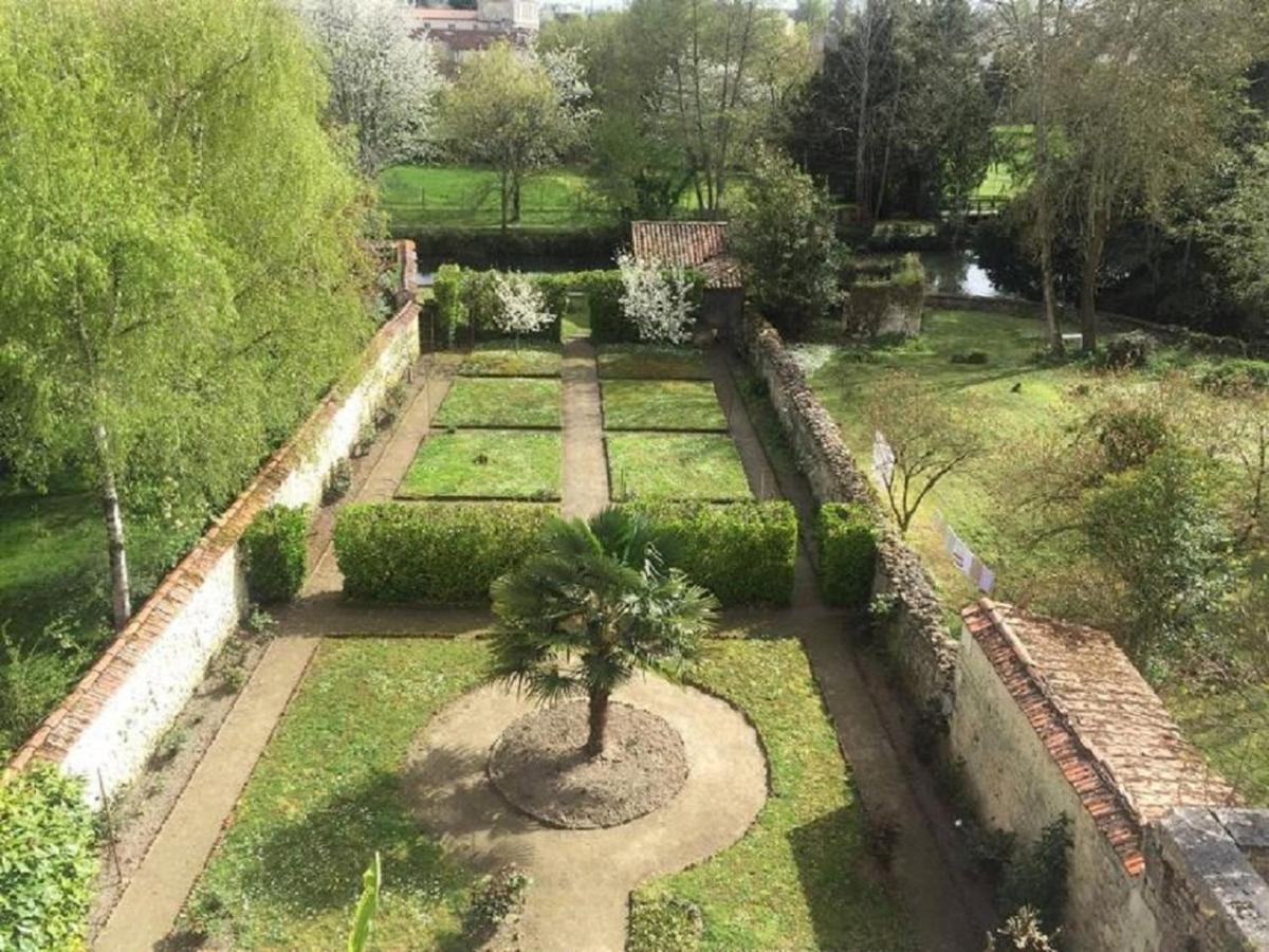 Апартаменти Les Jardins De La Seugne Жонзак Екстер'єр фото